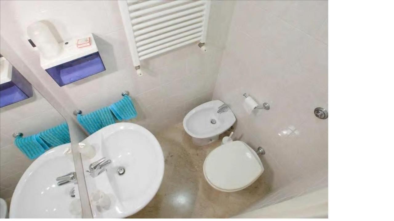 Holiday Jeans Apartment Рим Экстерьер фото