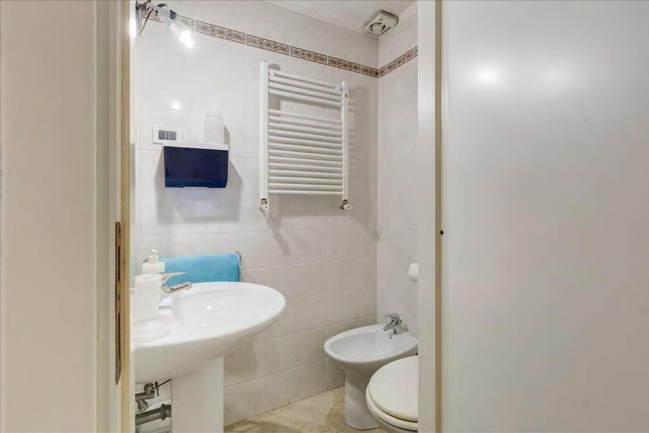 Holiday Jeans Apartment Рим Экстерьер фото