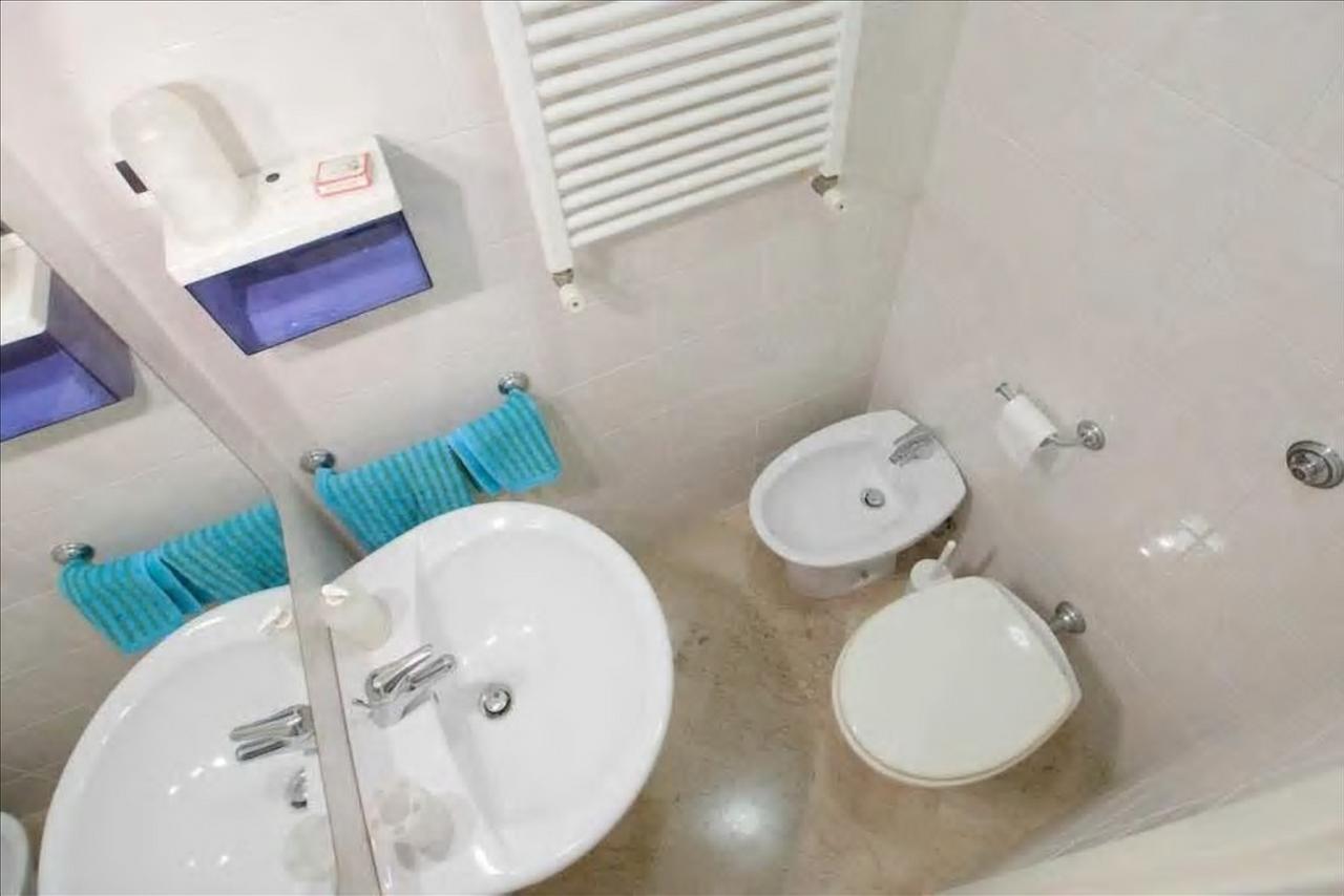 Holiday Jeans Apartment Рим Экстерьер фото