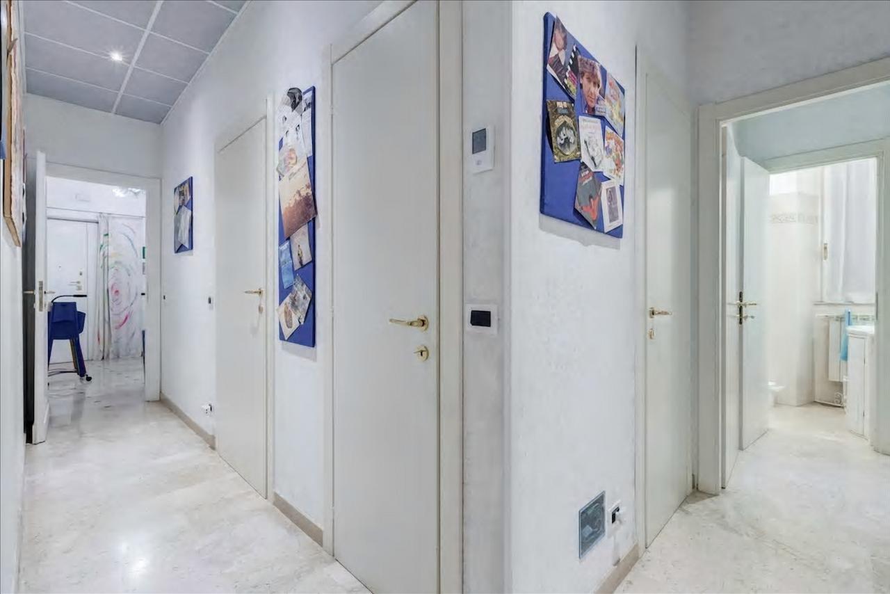 Holiday Jeans Apartment Рим Экстерьер фото